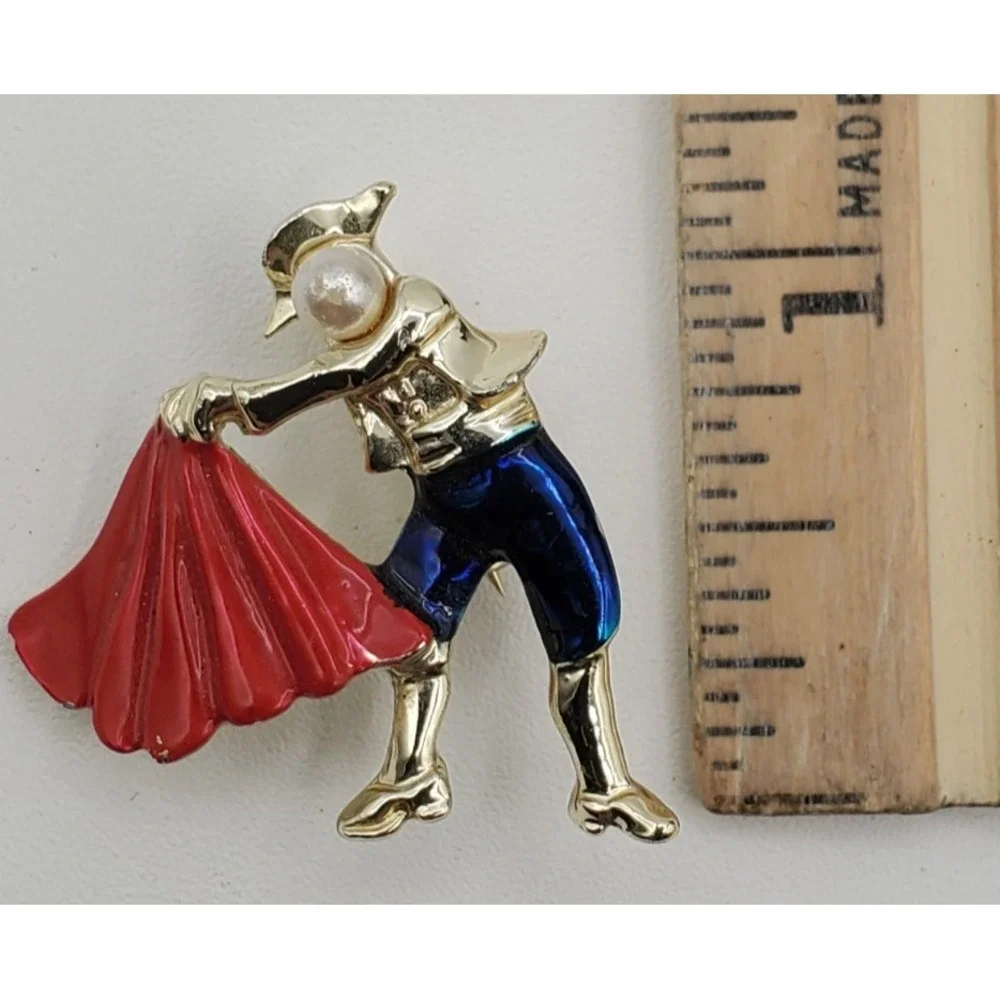 Vtg Gold Tone Red Blue Enamel Faux Pearl Headed Matador Brooch Pin